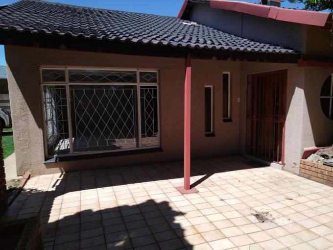 4 Bedroom House for Sale For Sale in Ermelo - MR656676