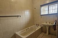 Bathroom 1 of property in Potchefstroom