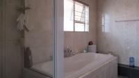 Main Bathroom - 7 square meters of property in South Crest