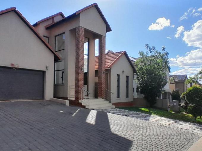 6 Bedroom House for Sale For Sale in Brookelands Lifestyle Estate - MR656907