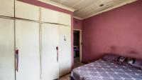 Bed Room 1 - 15 square meters of property in Dalview