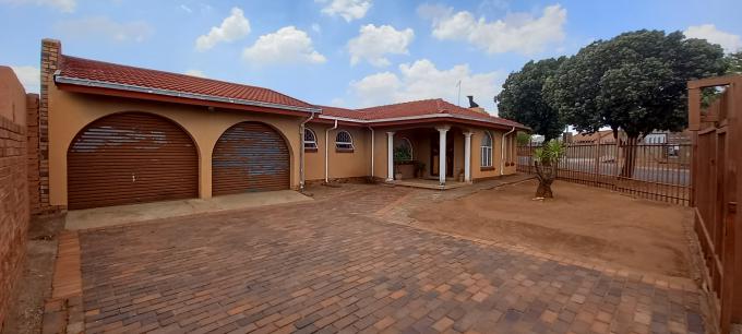 3 Bedroom House for Sale For Sale in Lenasia South - MR656989