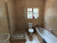 Bathroom 2 of property in Lyttelton Manor