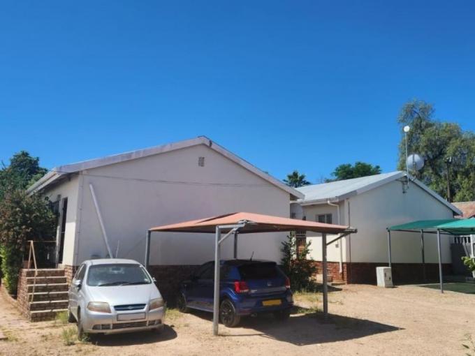 2 Bedroom House for Sale For Sale in Oudtshoorn - MR657154