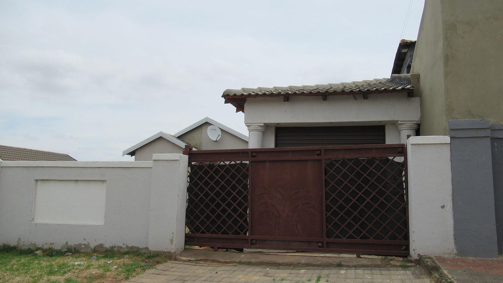 Front View of property in Chief Mogale