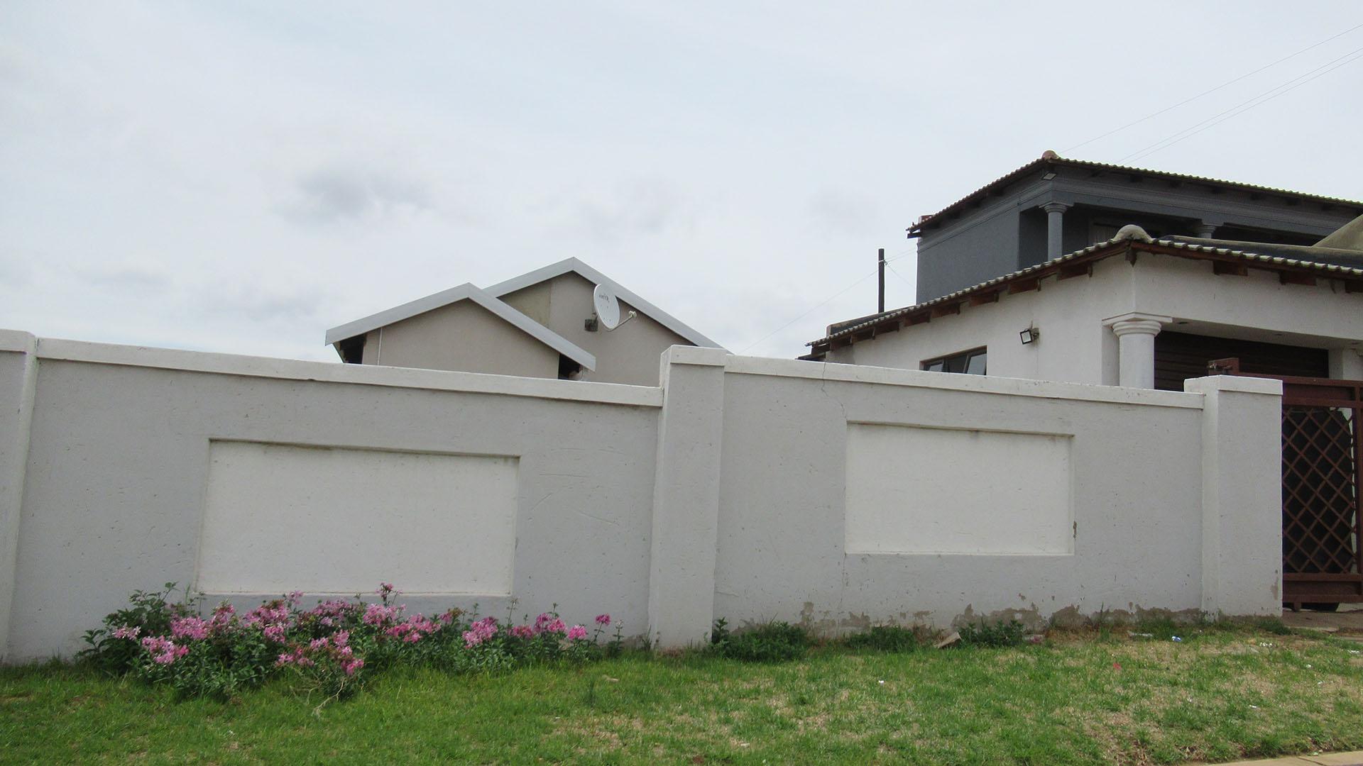 Front View of property in Chief Mogale