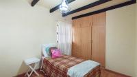 Bed Room 1 - 15 square meters of property in Glenmore