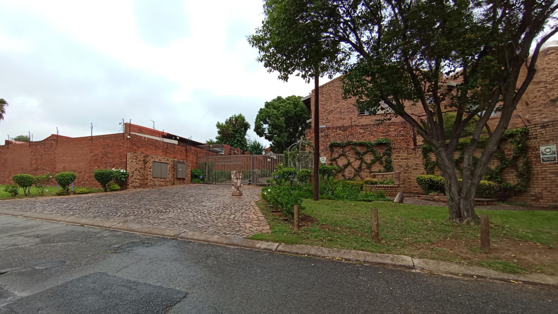 Front View of property in Corlett Gardens