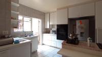 Kitchen - 17 square meters of property in Corlett Gardens