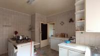 Kitchen - 17 square meters of property in Corlett Gardens