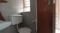 Staff Bathroom - 6 square meters of property in Corlett Gardens