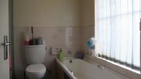 Main Bathroom - 6 square meters of property in Oberholzer