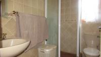 Bathroom 1 - 5 square meters of property in Oberholzer