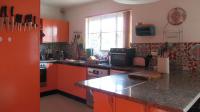 Kitchen - 36 square meters of property in Oberholzer