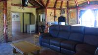 Lounges - 70 square meters of property in Oberholzer