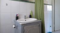 Bathroom 2 - 6 square meters of property in Oberholzer