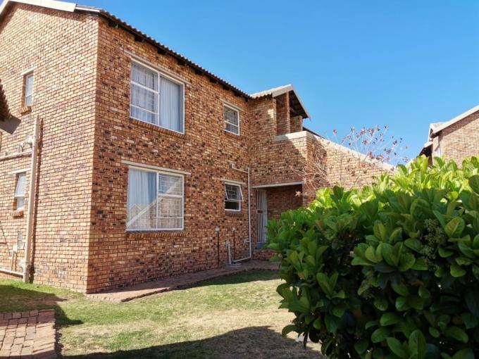 2 Bedroom Apartment to Rent in The Reeds - Property to rent - MR657434