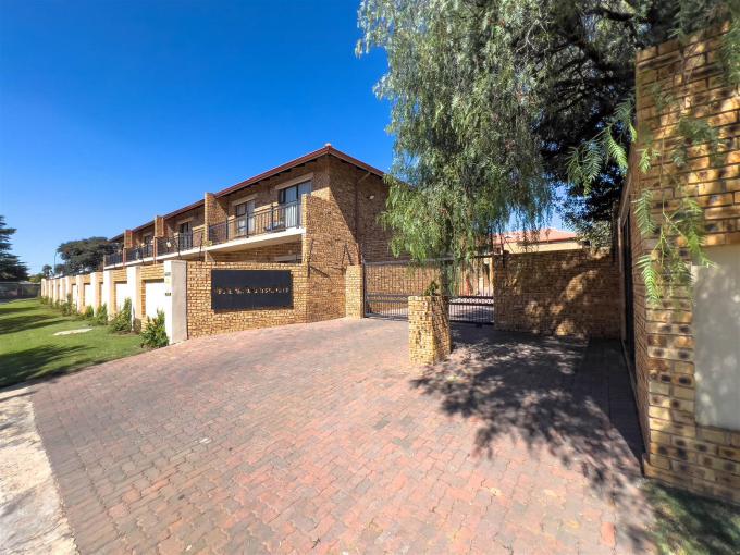 2 Bedroom Sectional Title for Sale For Sale in Kempton Park - MR657483