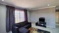 Lounges - 18 square meters of property in Vanderbijlpark