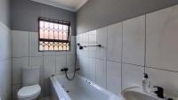 Bathroom 1 - 4 square meters of property in Vanderbijlpark