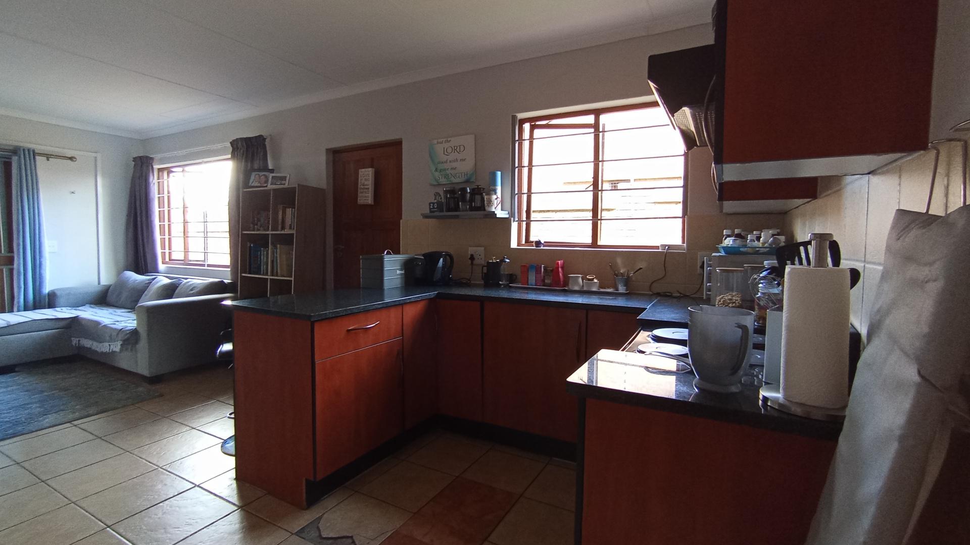 Kitchen - 15 square meters of property in The Reeds