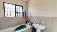 Bathroom 1 - 6 square meters of property in Daggafontein