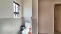 Bathroom 1 - 6 square meters of property in Daggafontein