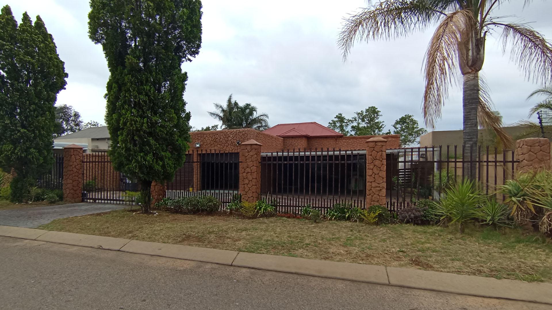 Front View of property in The Reeds