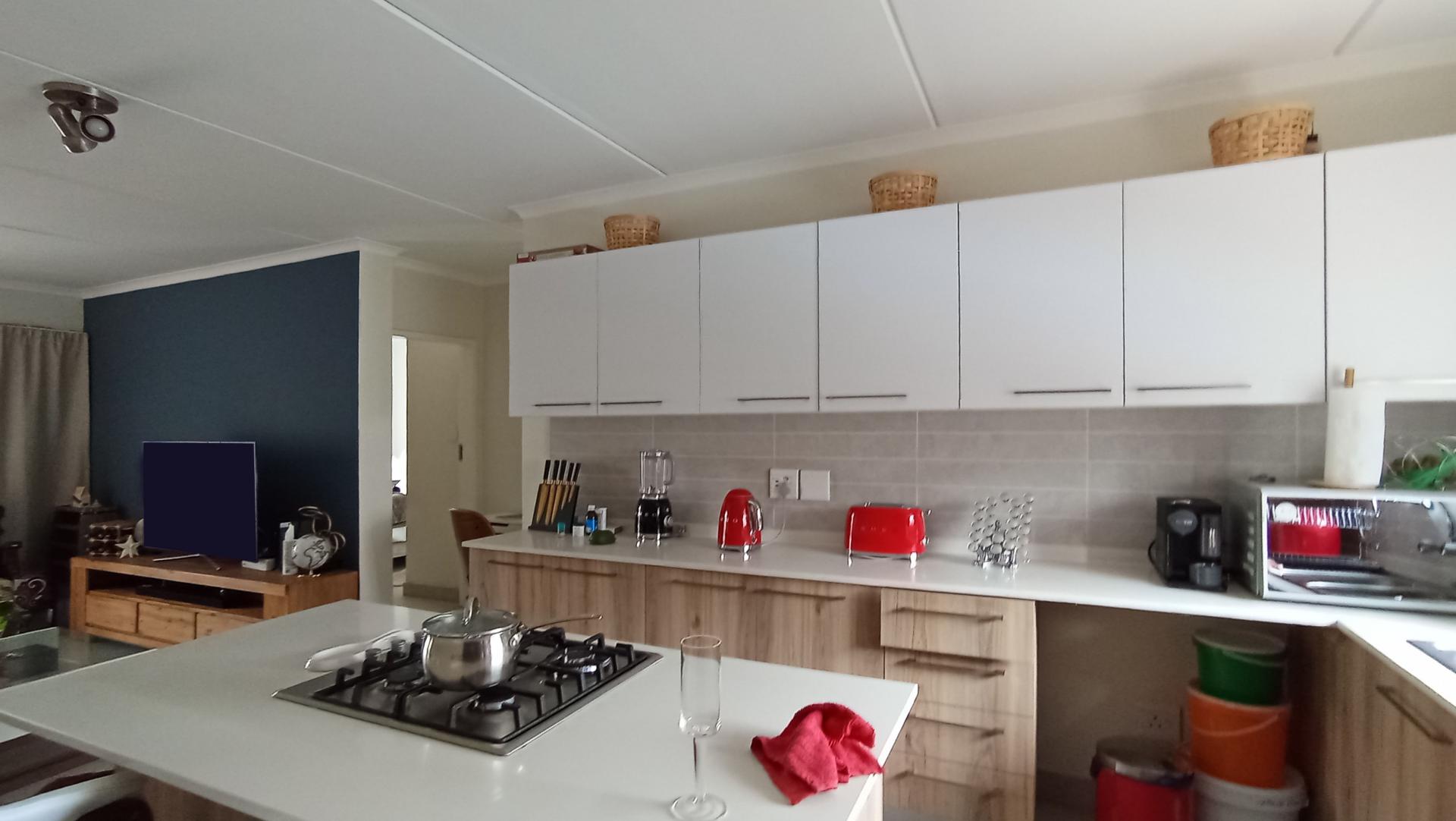 Kitchen - 14 square meters of property in Founders Hill