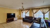 Lounges - 32 square meters of property in Palm Ridge