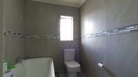 Bathroom 1 - 5 square meters of property in Eden Glen