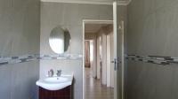 Bathroom 1 - 5 square meters of property in Eden Glen