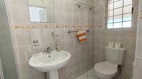 Bathroom 3+ - 4 square meters of property in Dawncliffe