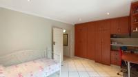 Bed Room 2 - 21 square meters of property in Dawncliffe