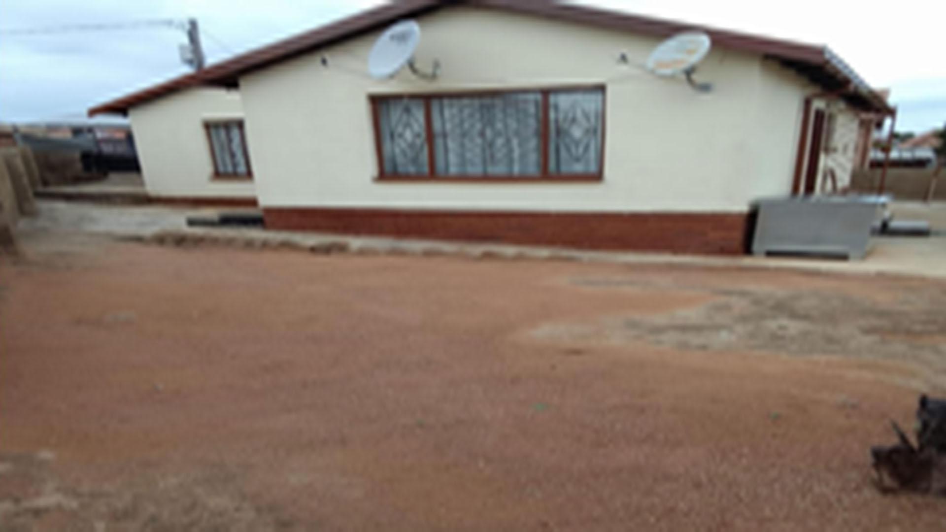 Front View of property in Soshanguve