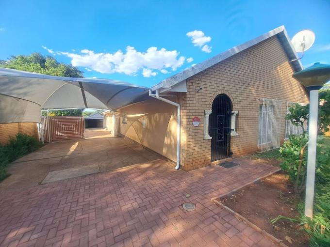 3 Bedroom House for Sale For Sale in Protea Park Remove - MR657794