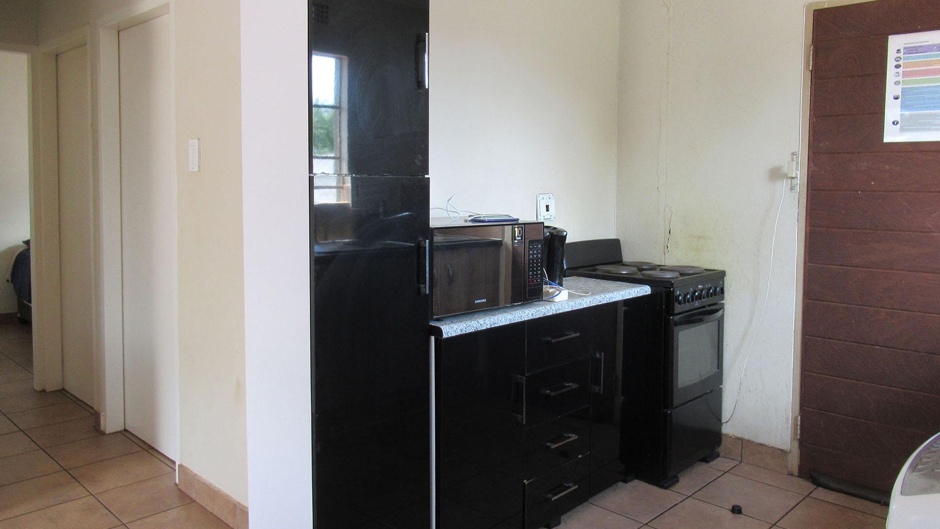 Kitchen - 8 square meters of property in Watervalspruit