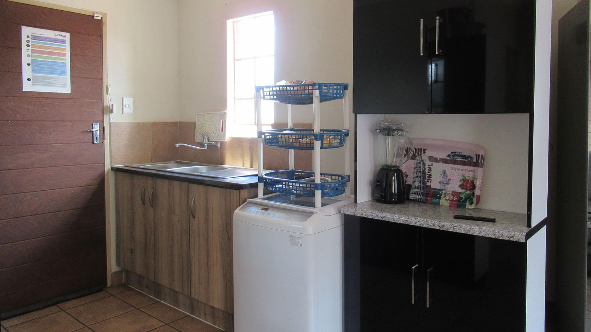 Kitchen - 8 square meters of property in Watervalspruit