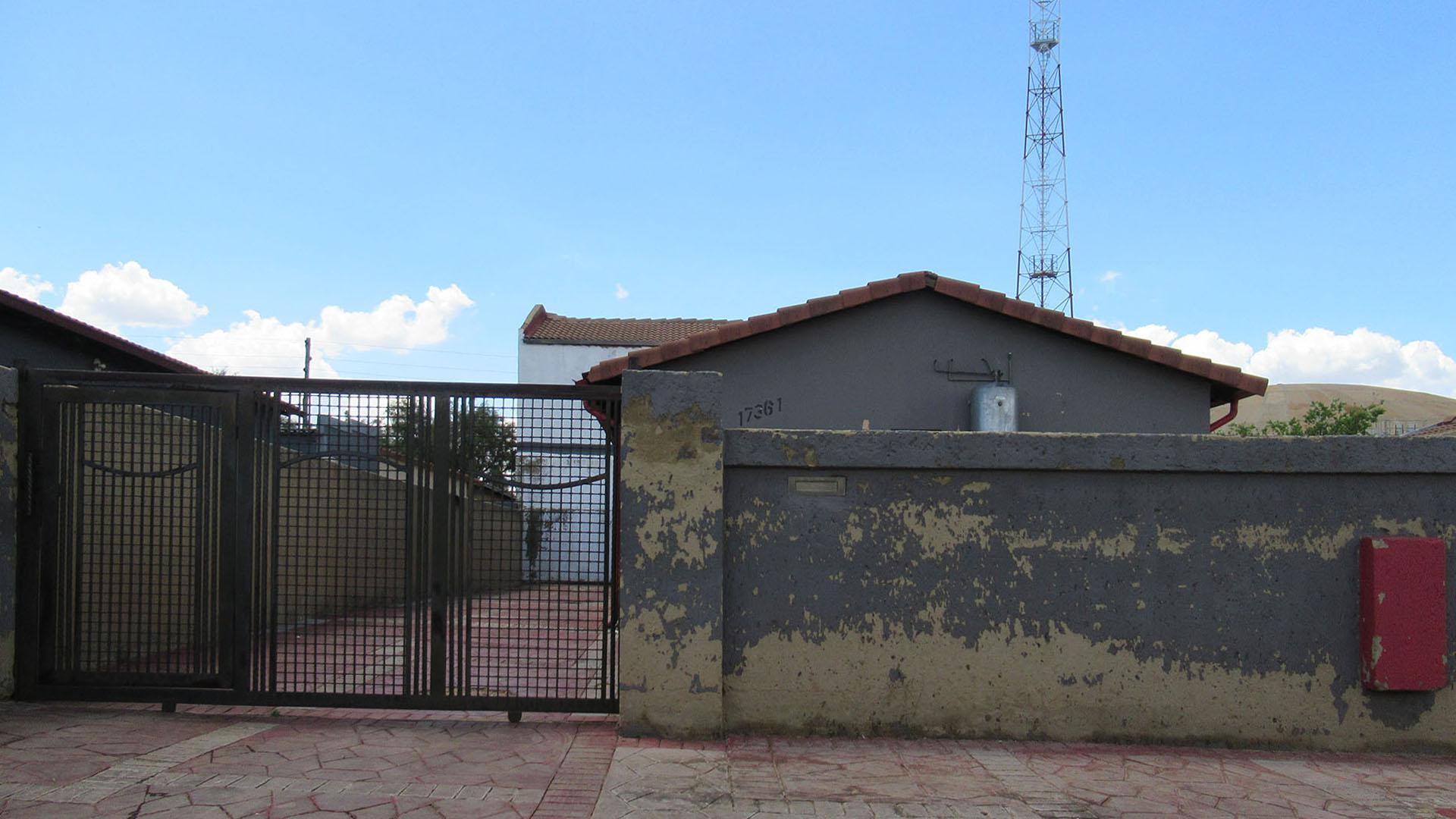 Front View of property in Protea Glen