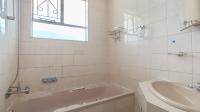 Bathroom 1 - 4 square meters of property in Windermere