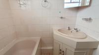 Bathroom 1 - 4 square meters of property in Windermere