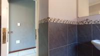 Bathroom 1 - 6 square meters of property in Honey Park