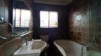 Bathroom 1 - 5 square meters of property in Rooihuiskraal North