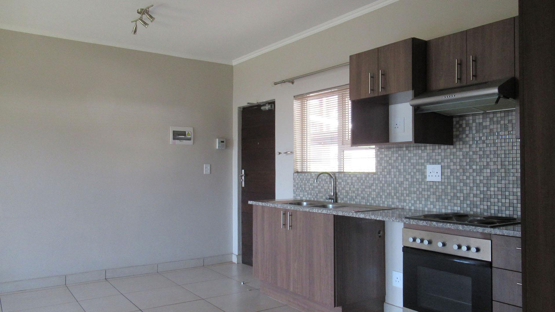 Kitchen - 11 square meters of property in Northgate (JHB)