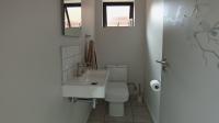 Bathroom 1 - 2 square meters of property in Karenpark