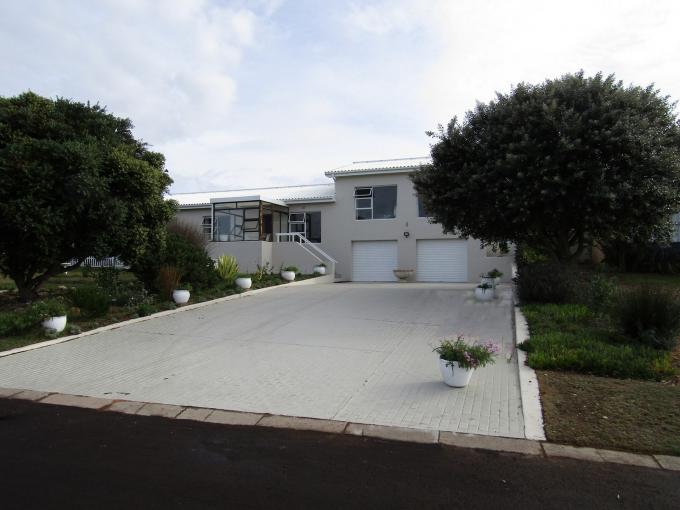 3 Bedroom House for Sale For Sale in Stilbaai (Still Bay) - MR658072