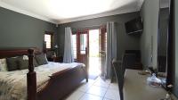 Main Bedroom - 20 square meters of property in Northcliff