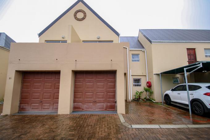 3 Bedroom Duplex for Sale For Sale in Gordons Bay - MR658142