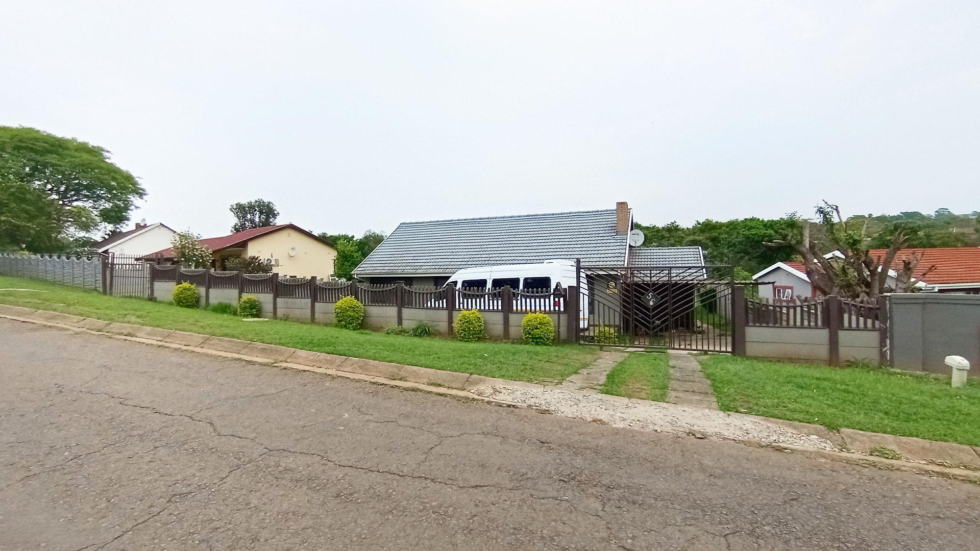 Front View of property in Bisley