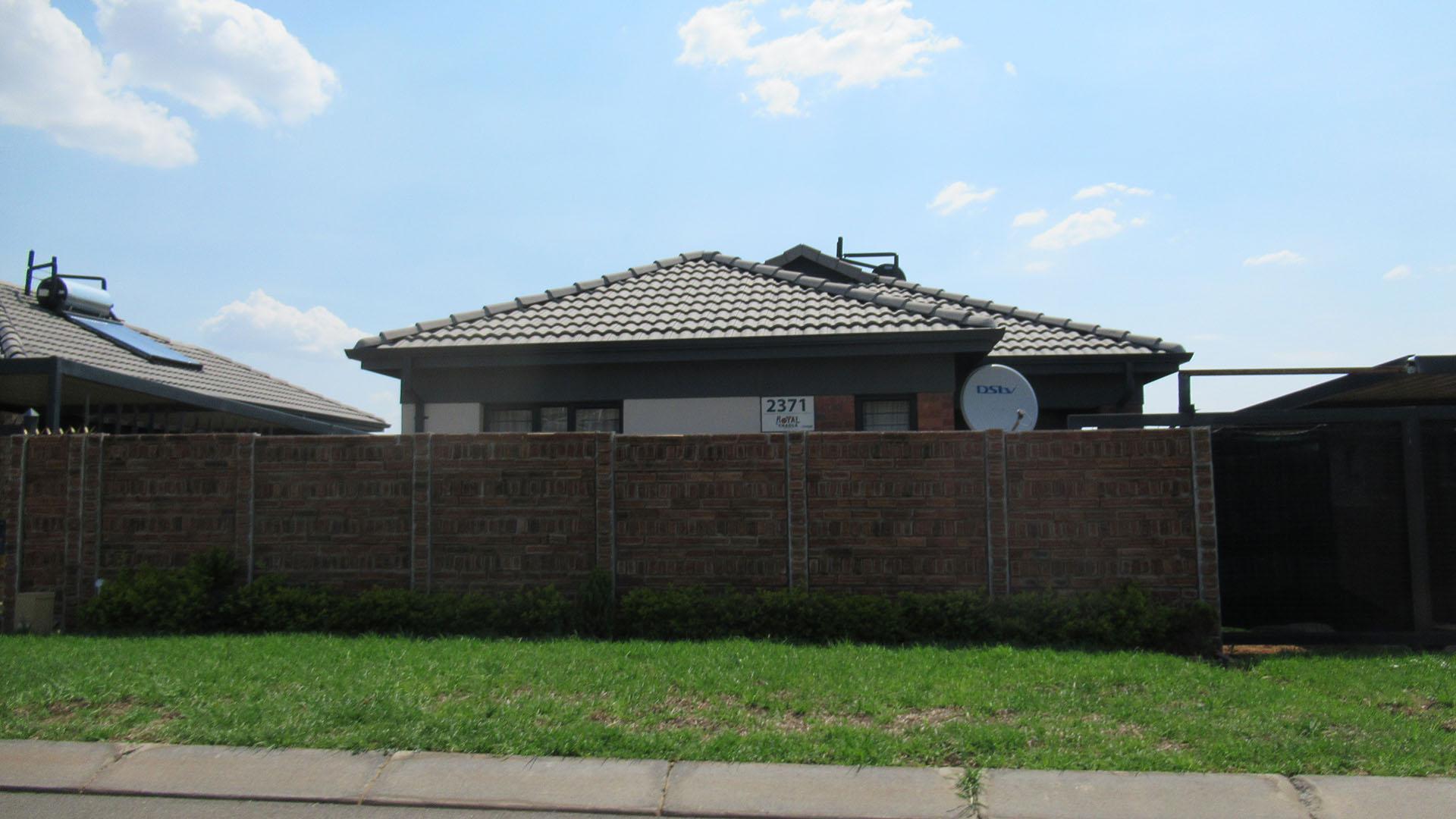 Front View of property in Mindalore